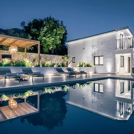 Villa - Heated Pool With Stunning Views, By Zantewize